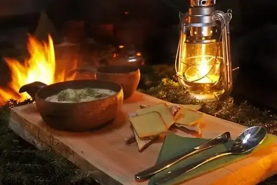 Campfire meal in connection with an activity Campfire meal during an activity
