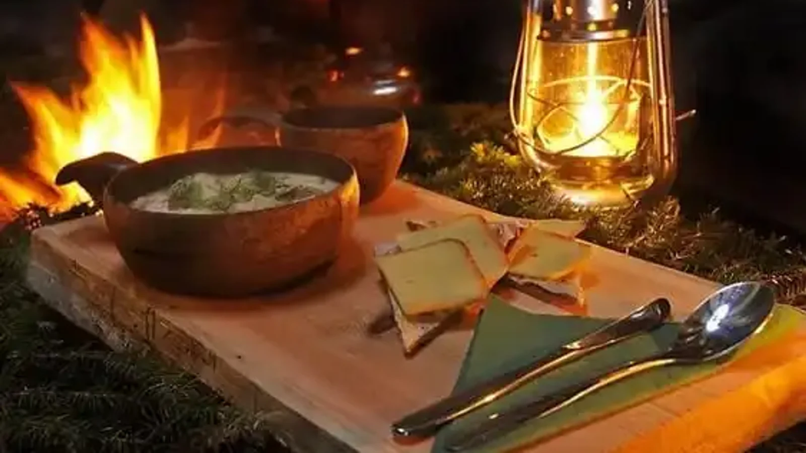 Pasto al fuoco durante un'attività
