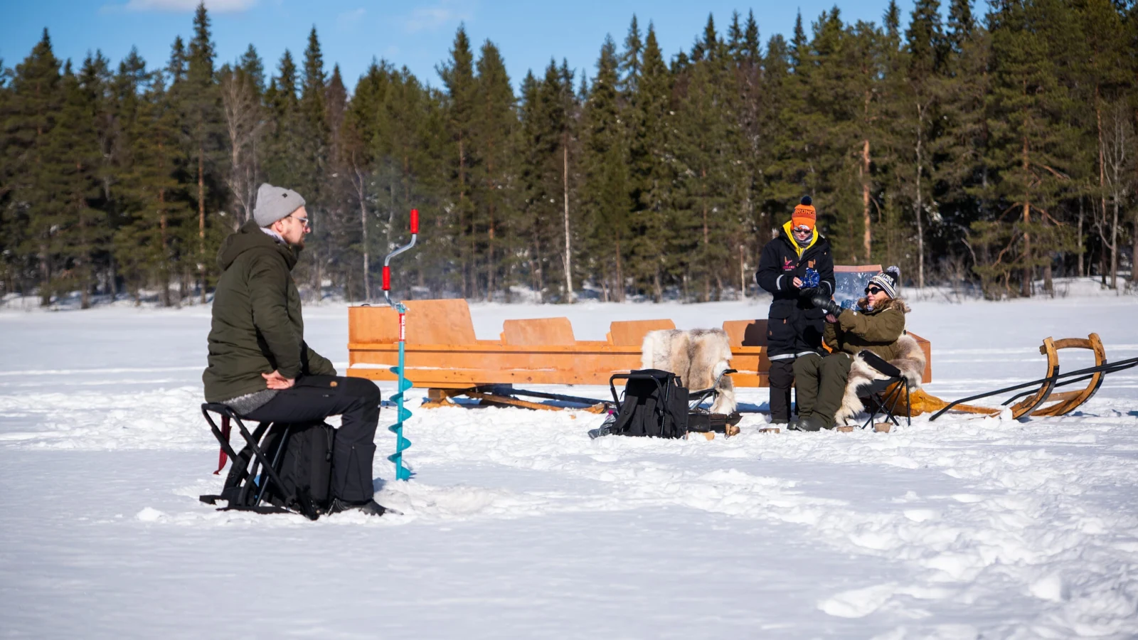 Schneemobilsafari und Eisfischen in Ranua