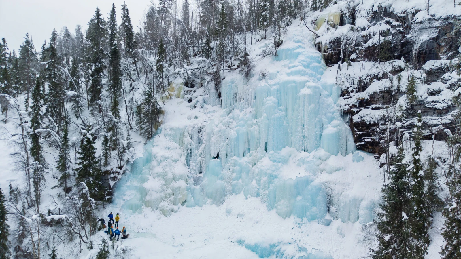 Korouoma-Eisfälle im Winter