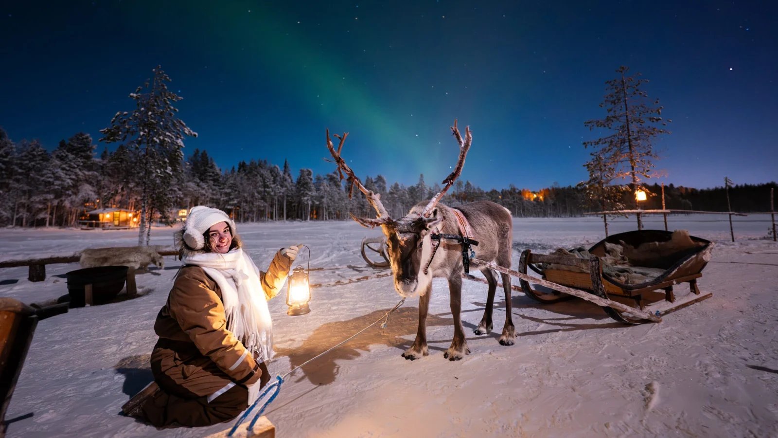 Winterabend im Lupland Aurora Activity Park an einem privaten See in Ranua