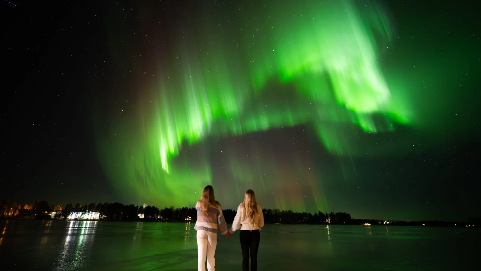 Extreme aurora chase in Lapland